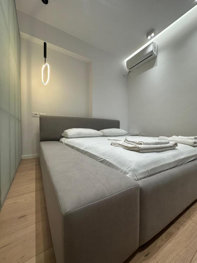 Center Apartment Tirana Esterno foto