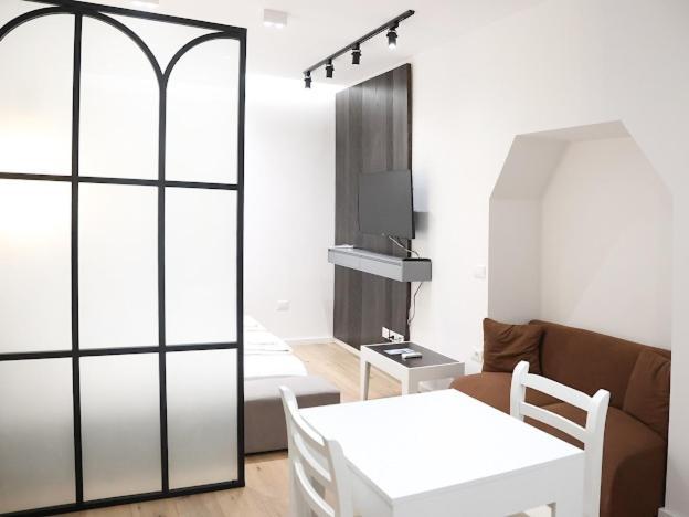 Center Apartment Tirana Esterno foto